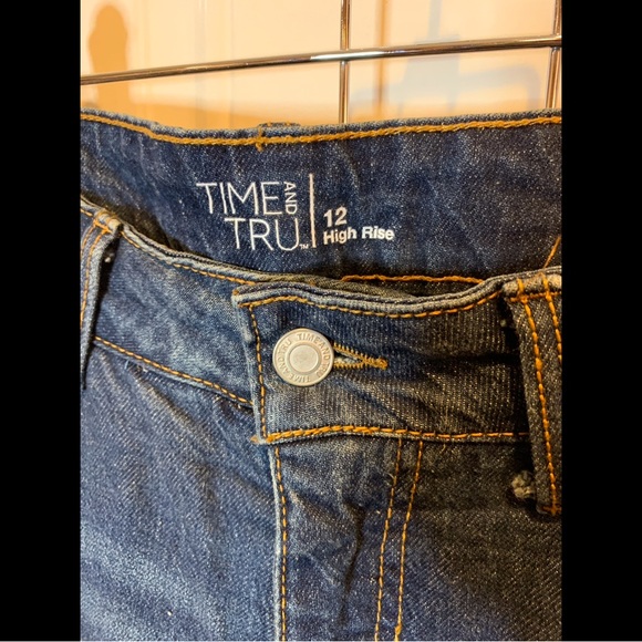 Time and Tru Women's Dark Blue Cropped Jeans Size 12 - Picture 3 of 6